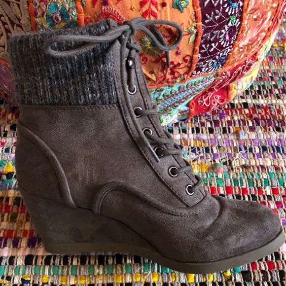 Boots - Picture 2 of 4